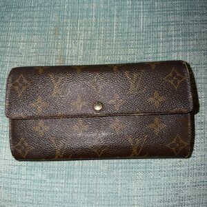 Authentic Vintage Louis Vuitton Sarah Wallet